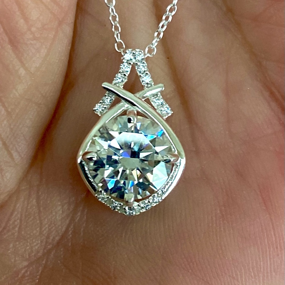 💥 Fabulous 3.40Cts Diamond Pendant /Necklace .